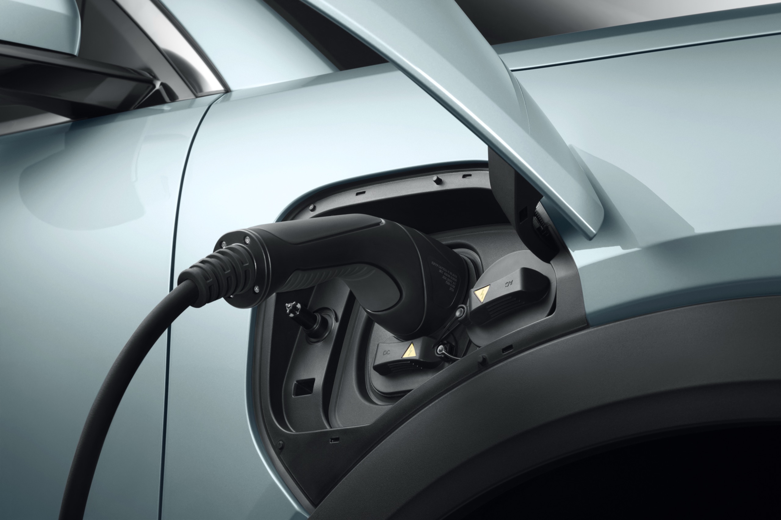 Proton e.MAS 7 charging port